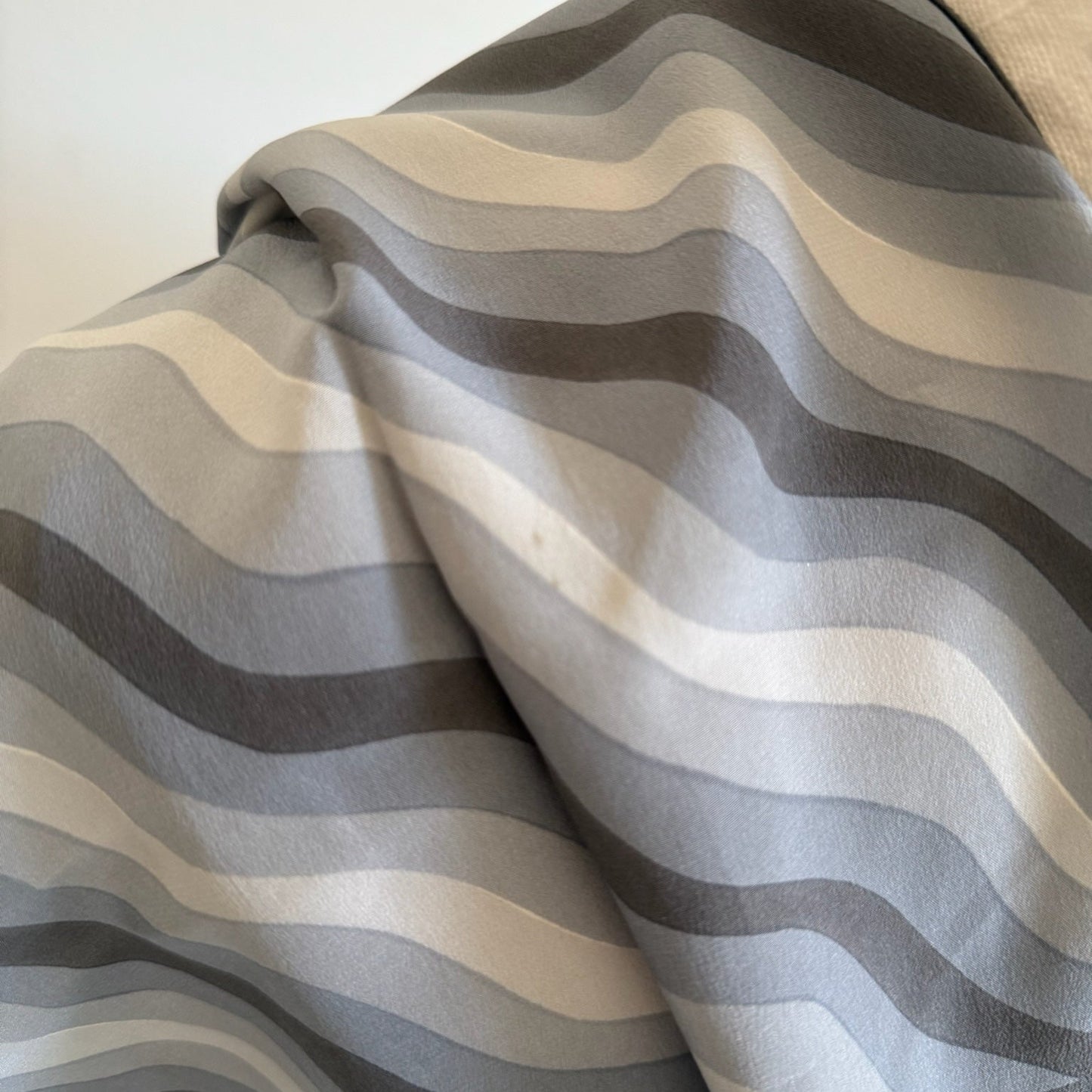 Foulard vintage pura seta Bayron grigio