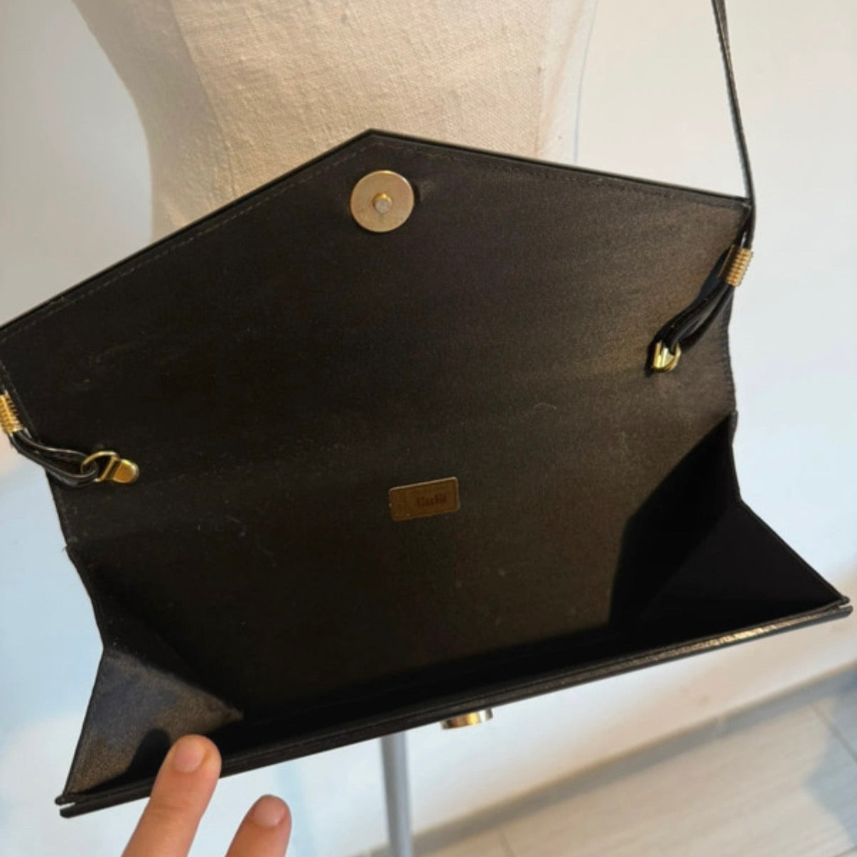 Borsetta anni '80 rigida nera