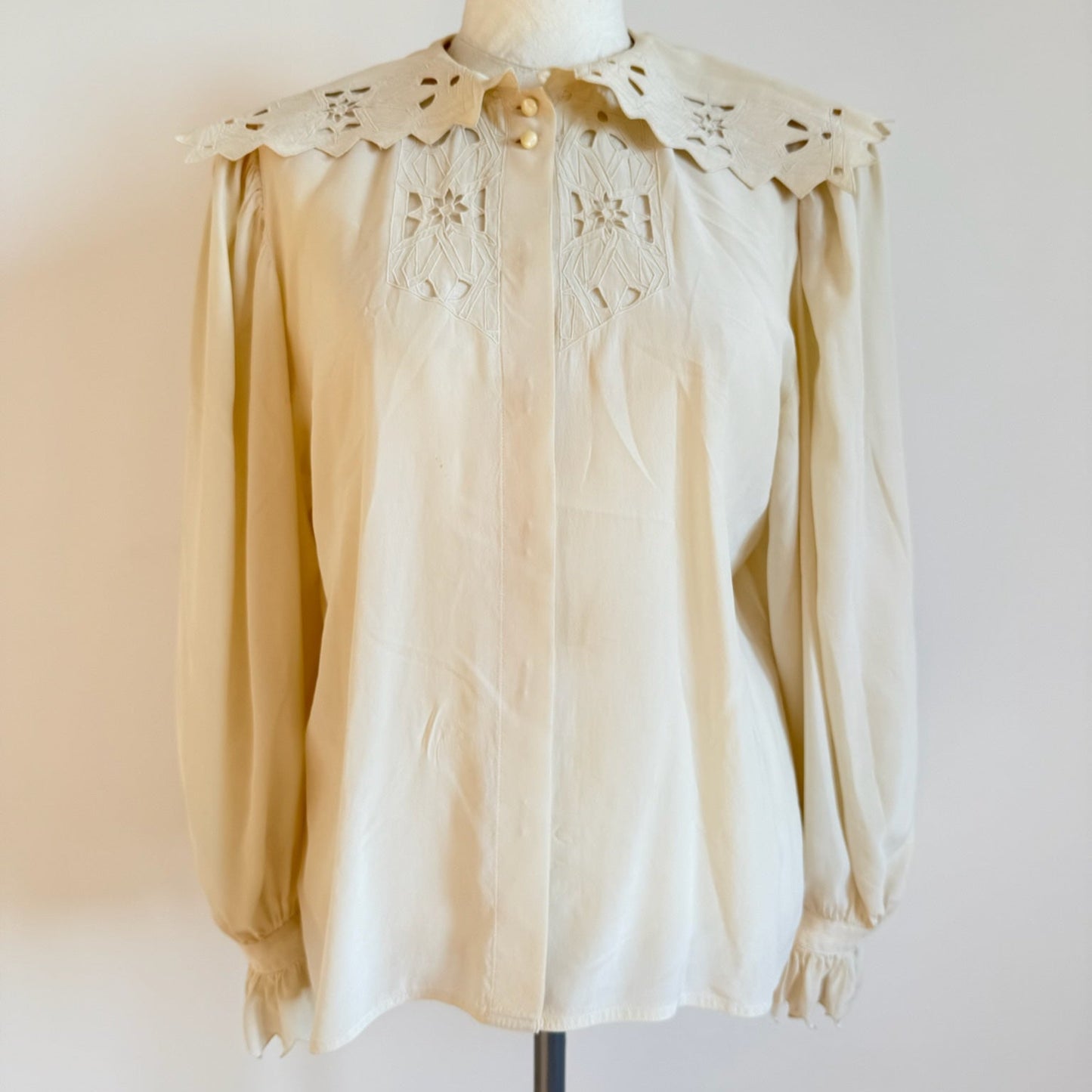 Camicia vintage in seta anni 60 ricamo a mano