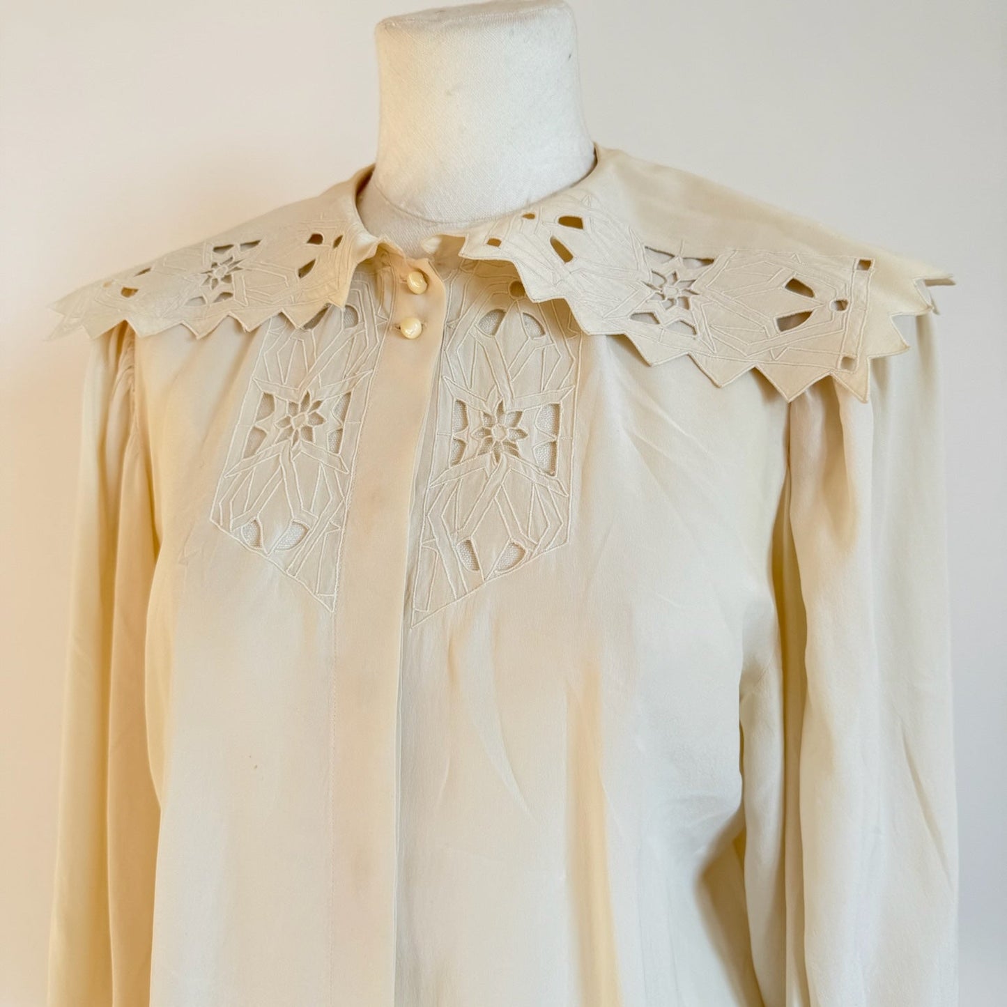 Camicia vintage in seta anni 60 ricamo a mano