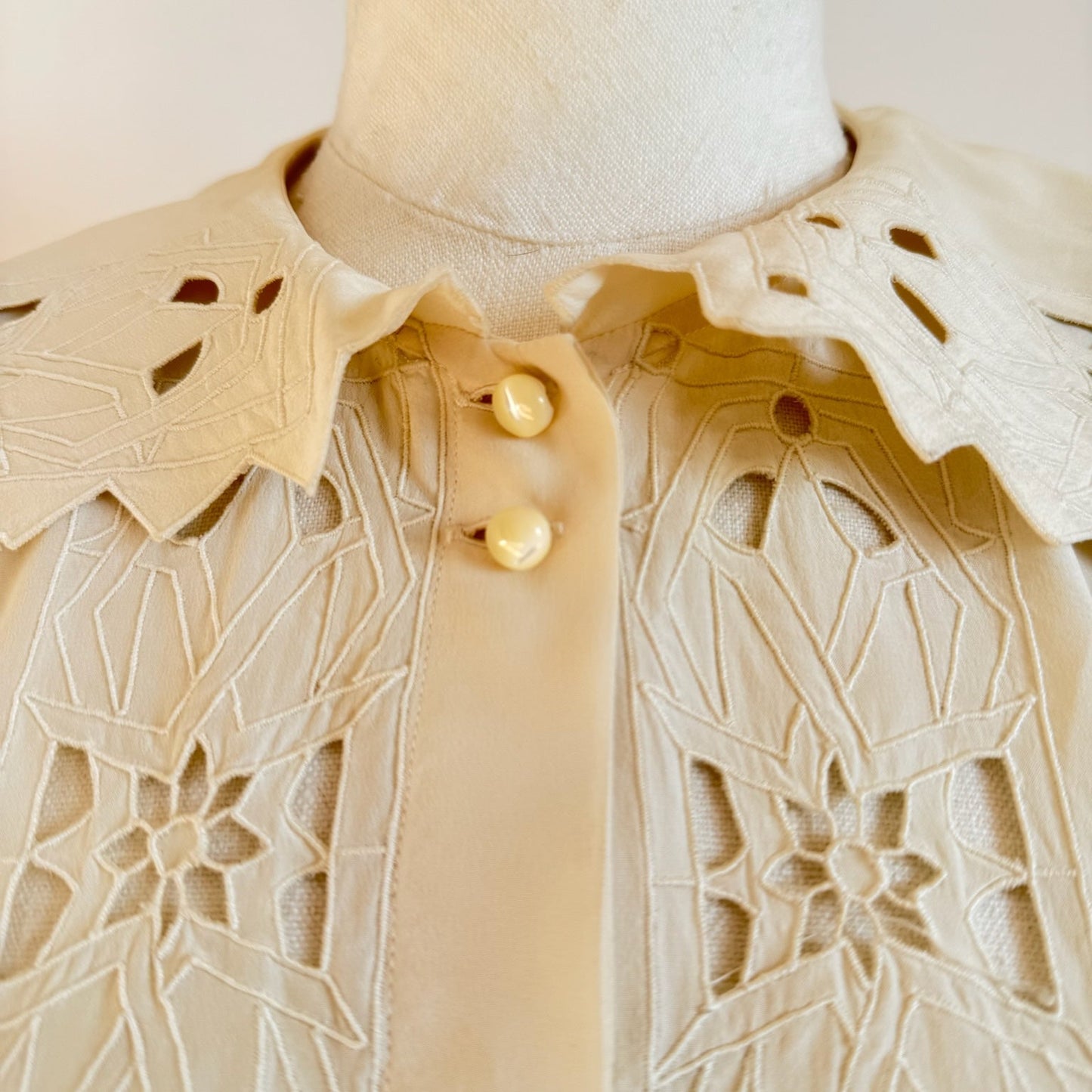 Camicia vintage in seta anni 60 ricamo a mano