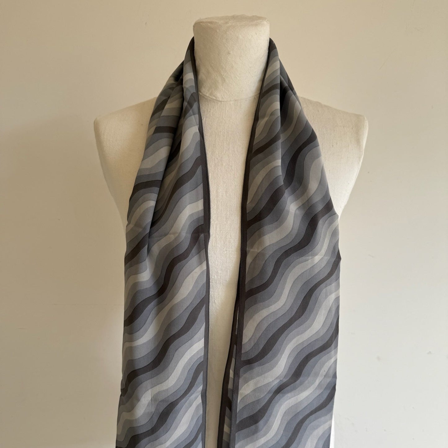 Foulard vintage pura seta Bayron grigio