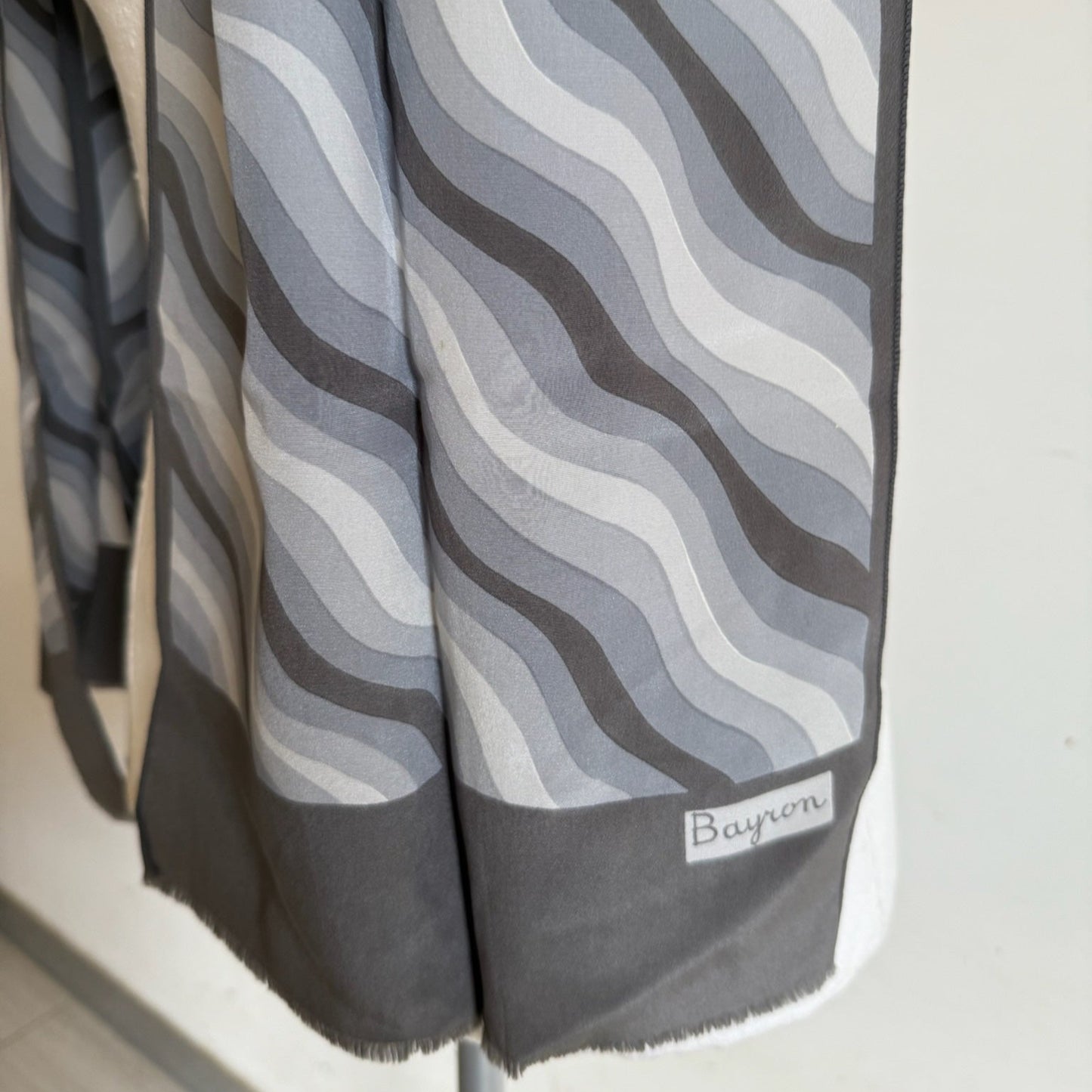 Foulard vintage pura seta Bayron grigio