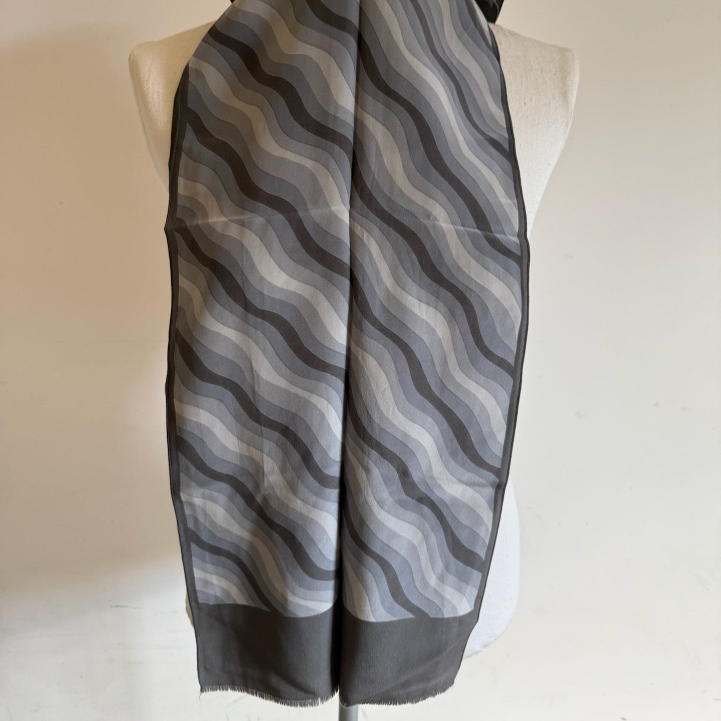 Foulard vintage pura seta Bayron grigio