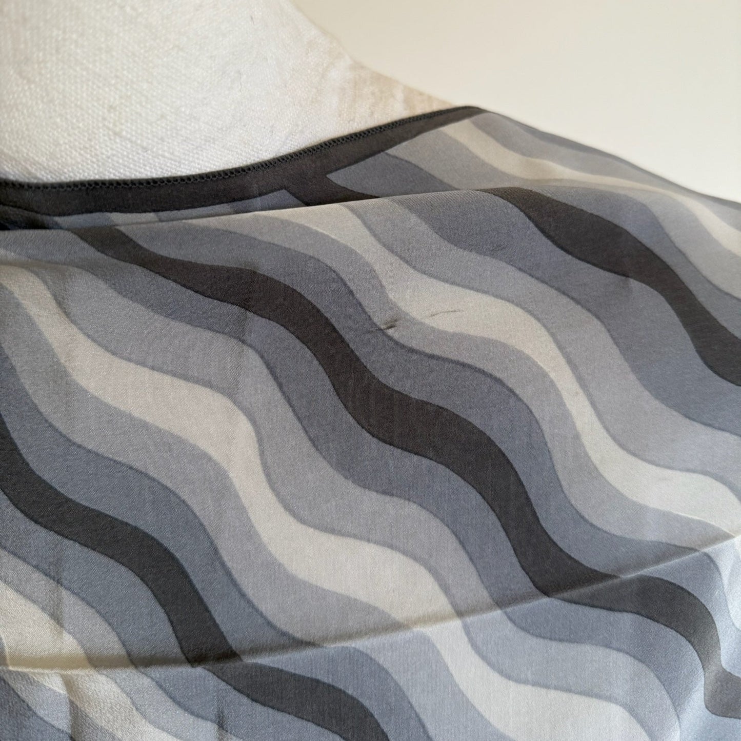 Foulard vintage pura seta Bayron grigio