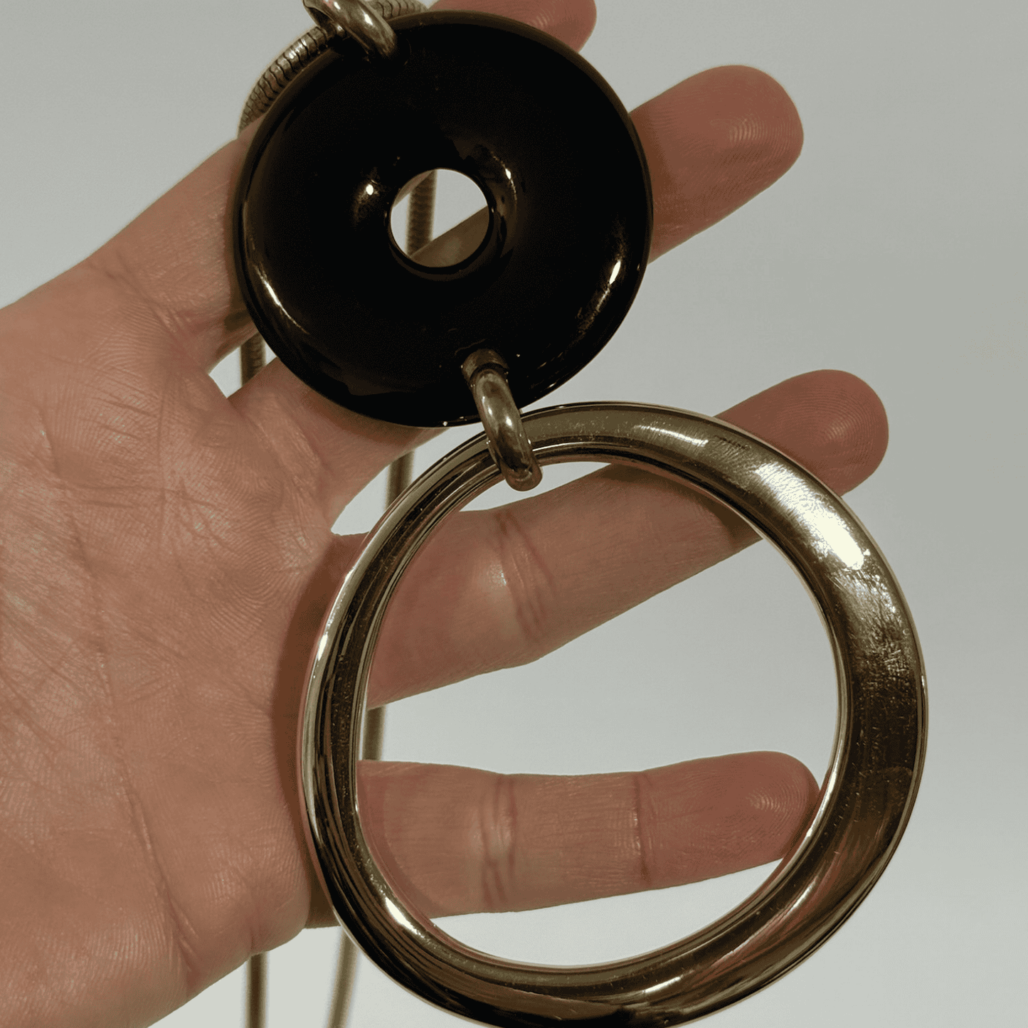 Collana dorata con doppio cerchio anni 2000